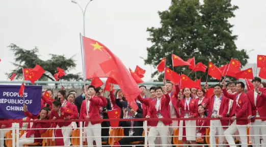 2024巴黎奥运会开幕式：光影交织的盛宴，科技与艺术的完美碰撞！